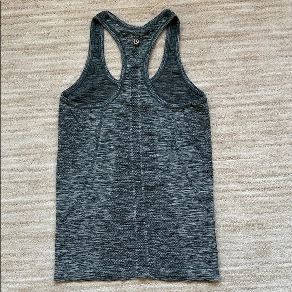 Like New Lululemon Run: Swiftly Tech Racerback Space Dye Heathered Green Size 6 - Picture 2 of 14